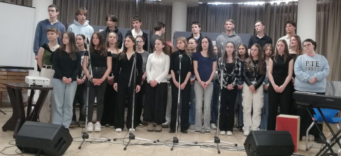 SZÁRNYALÓ FANTÁZIÁK